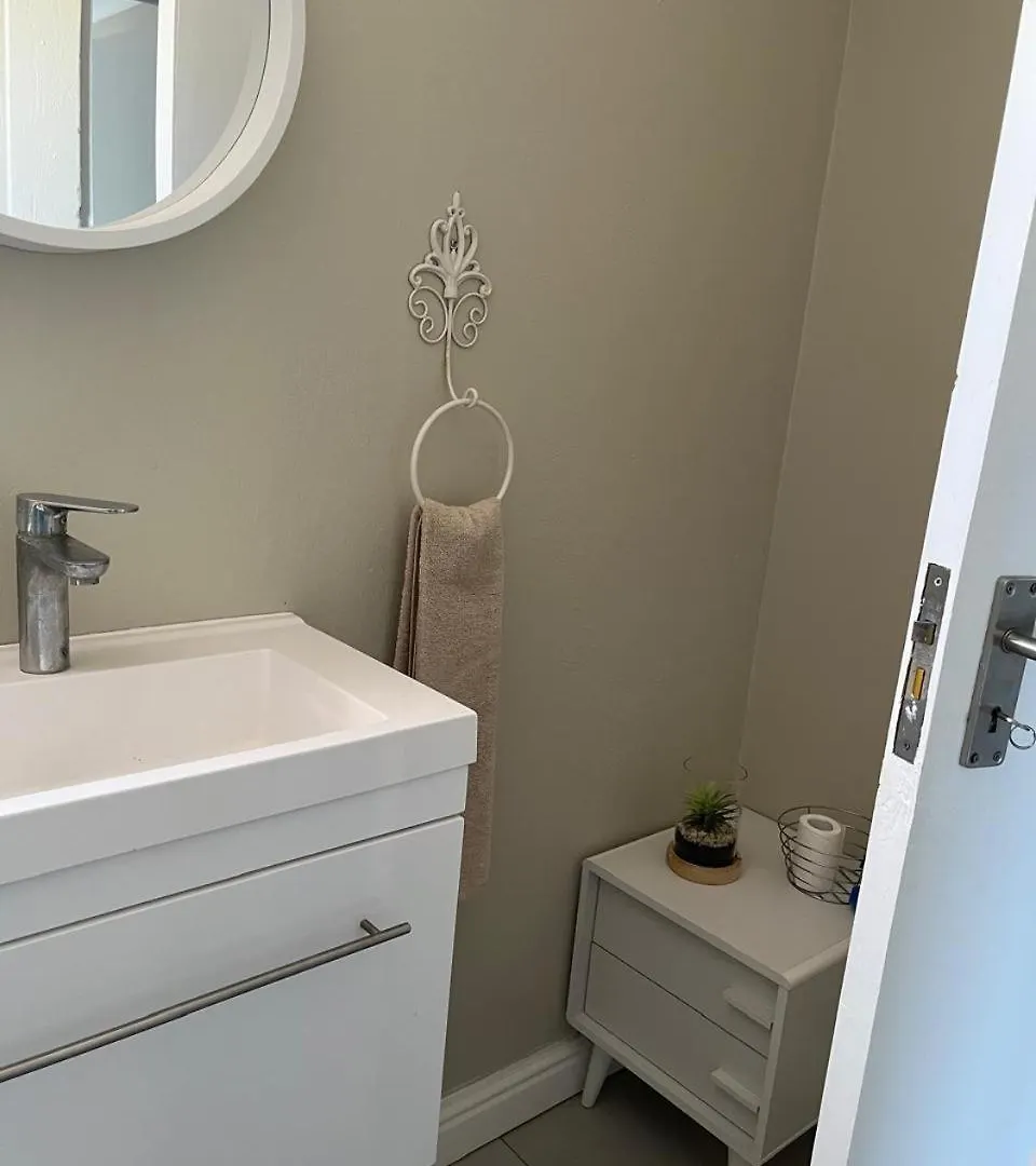 Three On Firmount Hotel Somerset West Guest house