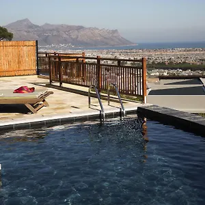Guest house 43 On Sandstone, Somerset West